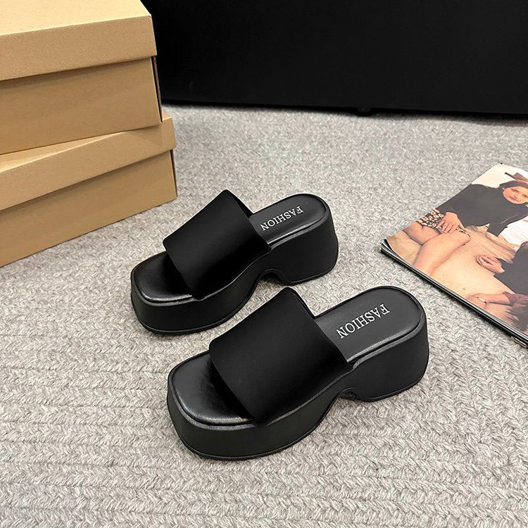 

Wind thick bottom cool slippers women s 2025 summer small slippers feel comfortable stepping on shit Japanese slope heel round head one-word drag 40 чёрный