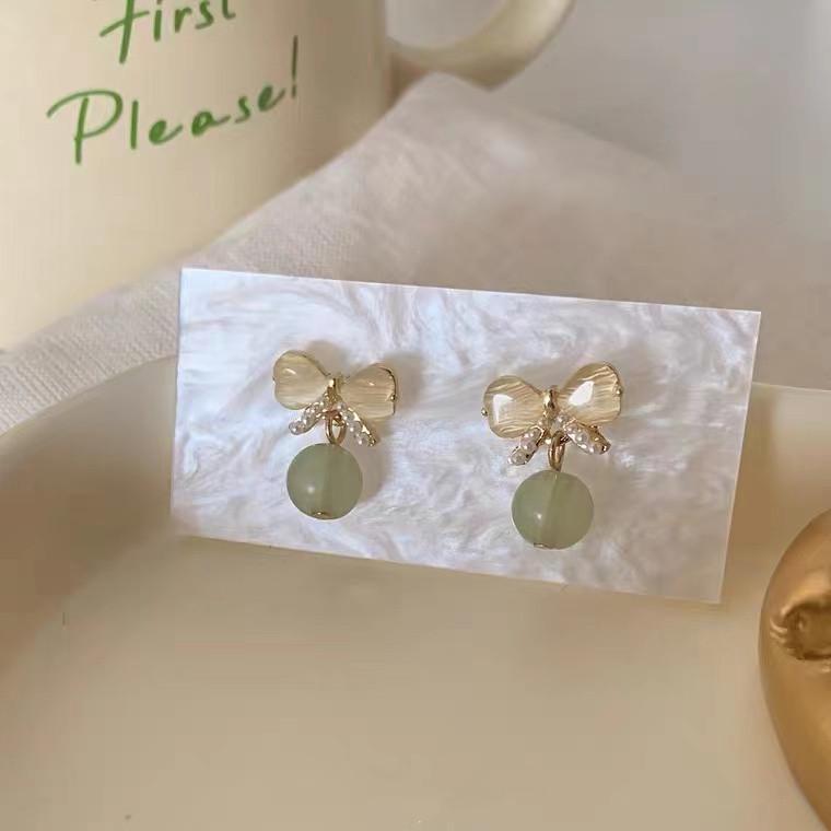 Retro Chinese Hetian Hanfu Style Clip-On Earrings - Unique Niche Design, No Piercing Needed