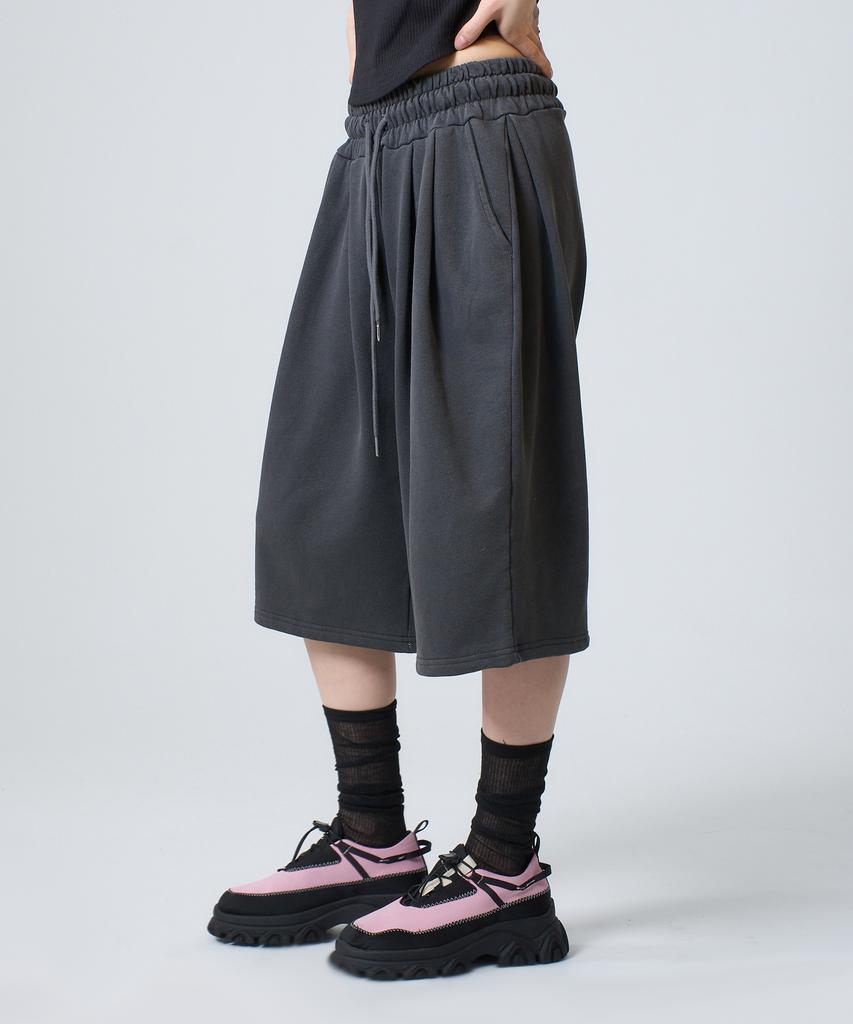 UNKNOWN PLANET Daily Wide Pigment Sweat Shorts Pants Charcoal