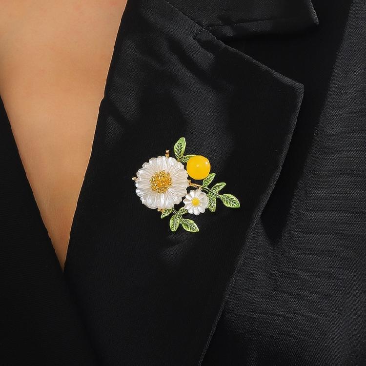Practical Sturdy Alloy Brooch Decoration with Pearls and Daisies Special Gifts for Mothers Wives or Friend Daily Use