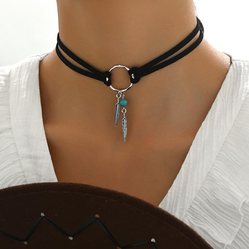 New 1-piece Personalized Fashion Velvet Turquoise Beaded Necklace