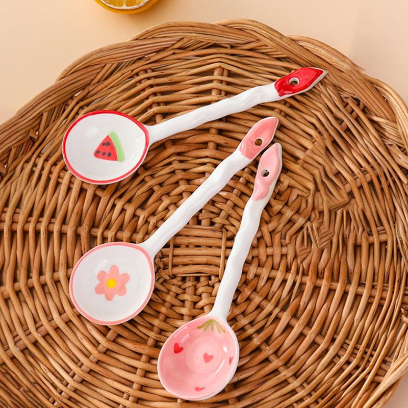 Kawaii Ovoce Jahoda Keramická Polévková Lžíce Roztomilá Zmrzlina Ručně Malovaná Kávová Dezertní Lžíce s Dlouhou Rukojetí Kuchyňské Doplňky