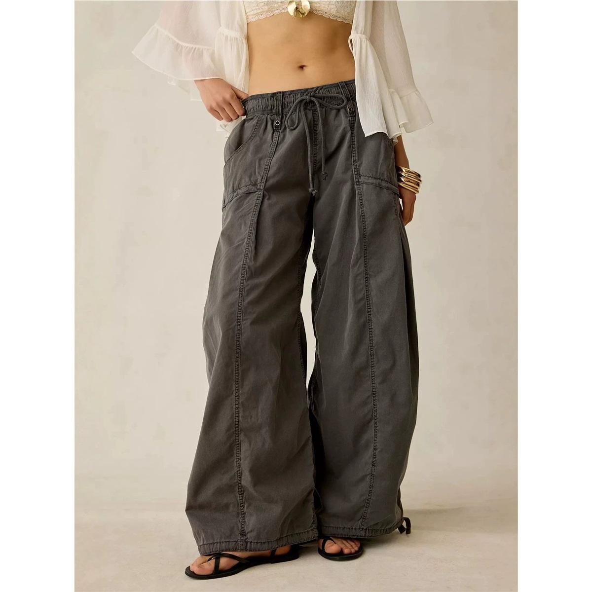 Sieviešu ar aukliņu vidukli parašūta kravas