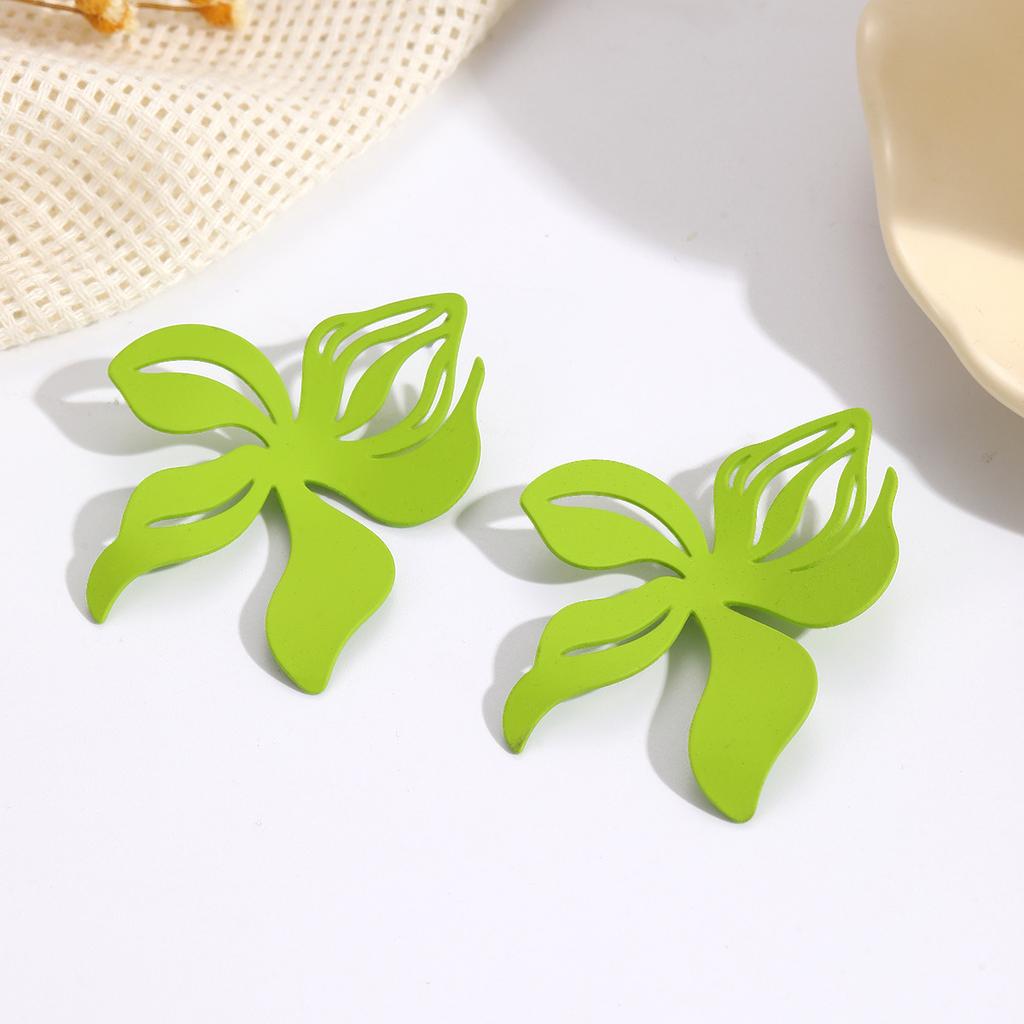 Fashion Exaggerated Spray Paint Flower Earrings Colorful Playful Personality Fresh Women's Earrings Petals Colorful Stud Earrings