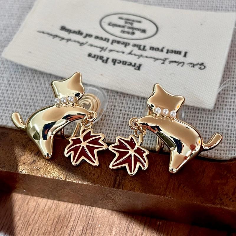 Pearl Necklace Cat Maple Leaf Mosquito Coil Holder Ear Cuff: Artistic, Fresh, Cute Earrings for Women
