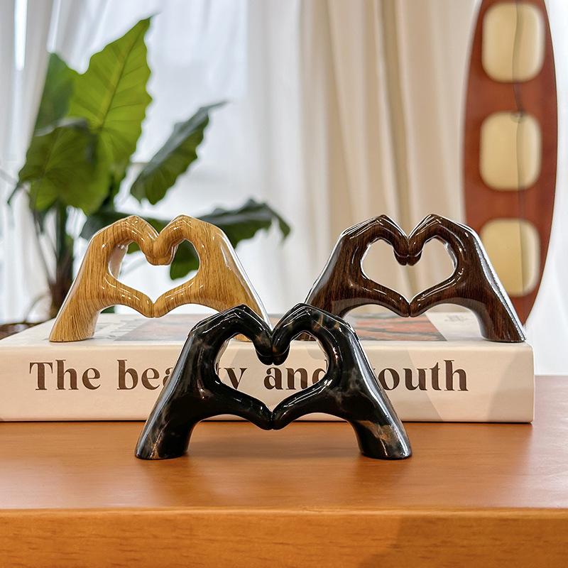 Creative Graffiti Heart Hand Statue Resin Colorful Love Gesture Figurines Modern Stylish Home Living Room Desktop Decoration
