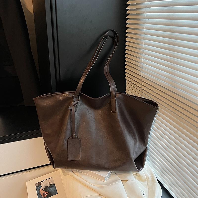 Retro Tote Bag, Large-capacity Women's Commuter Bag 2025 New Simple Underarm Bag, Versatile Shoulder Bag, One Piece Is Sent On Behalf of Others.