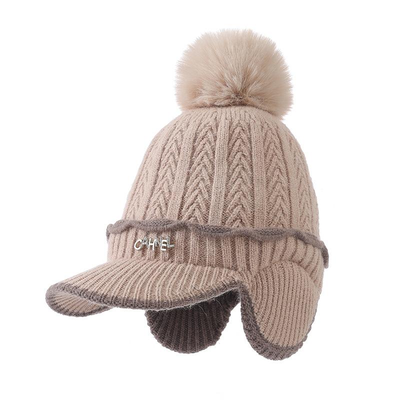 Two color Lace Plus Eeled Baseball Cap Sweet and Cute Fur Ball Cap Autumn and Winter Casual Cold Warm Hat