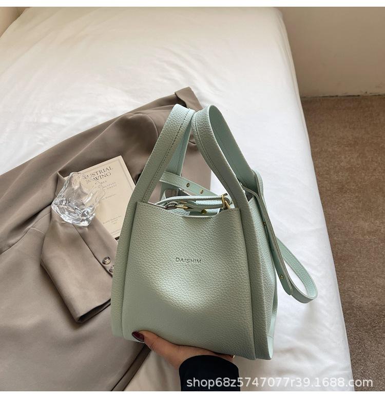 2025 New Bucket Bag Messenger Large Capacity Commuter Bag High Sense Niche Shoulder Bag Messenger Bag