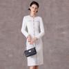 Elegantes kleines duftendes Rundhals-Strickkleid mit femininer Ausstrahlung, hochwertiges Gefühl, Herbst- und Wintermode, Bandverzierung