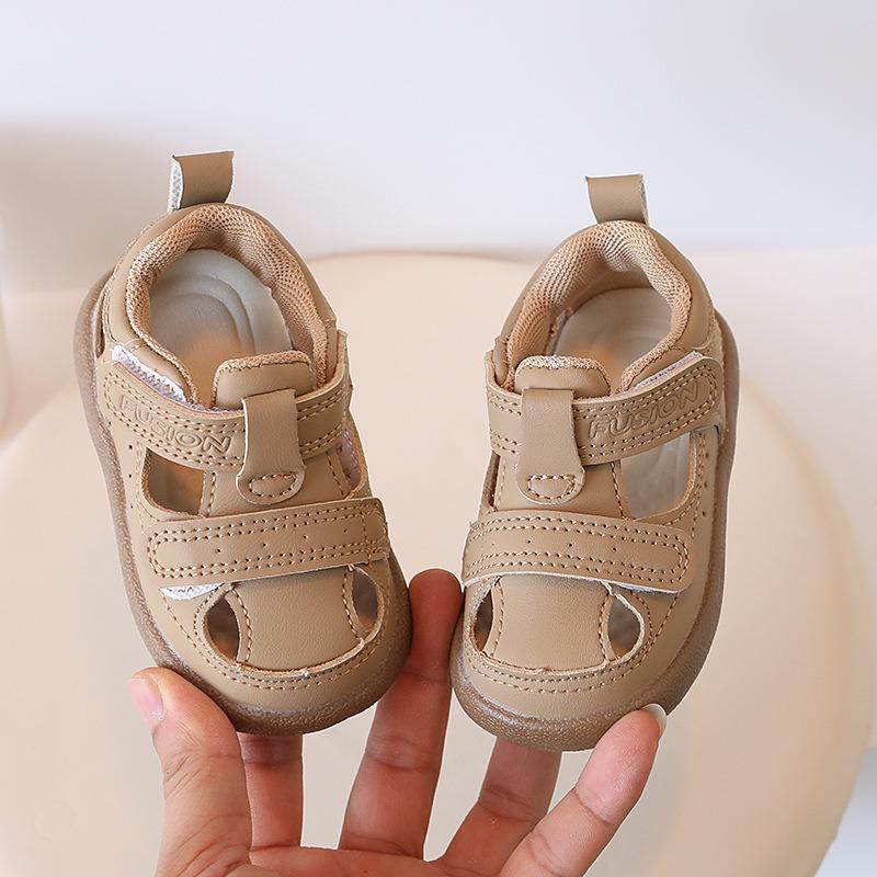New summer closed-toe sandals for baby girls, versatile soft-soled anti-collision walking shoes
