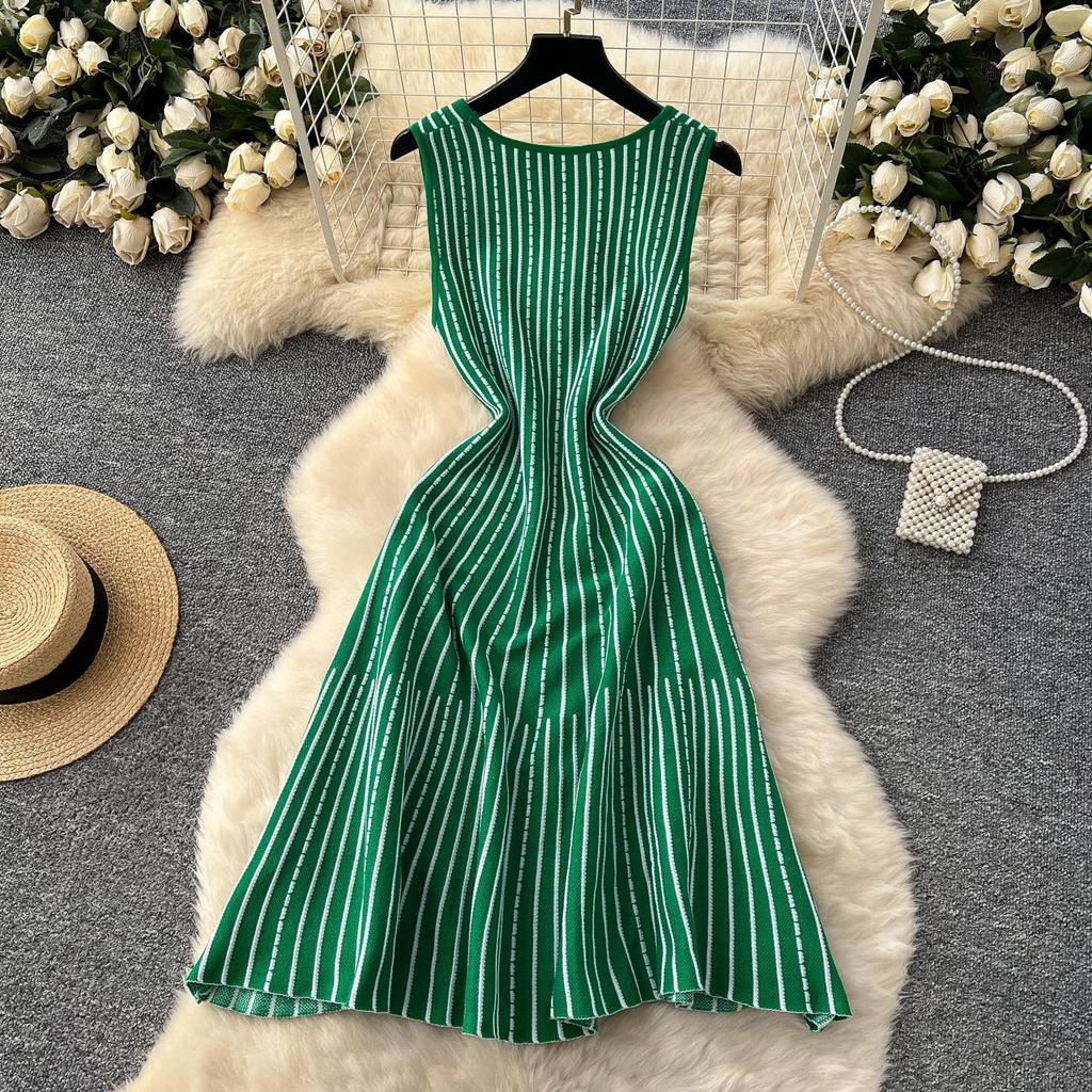 High-end niche square neck sleeveless striped knitted dress for women's summer waist and thin a-word sweater vest skirt