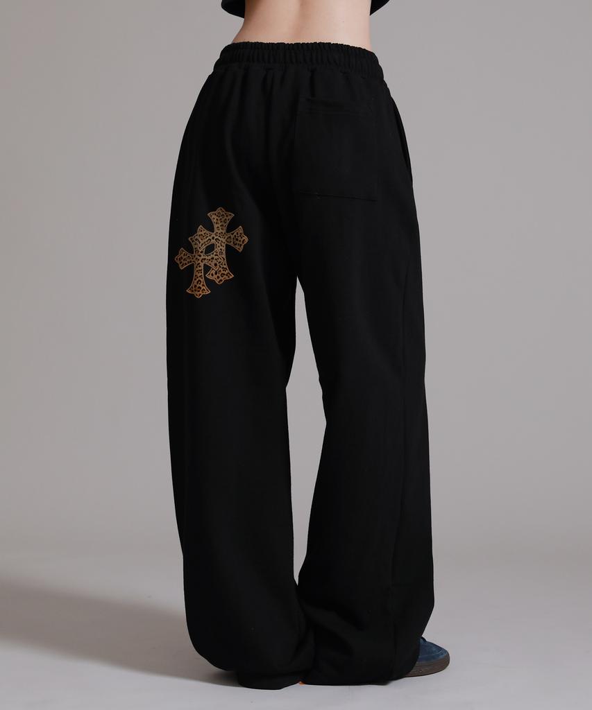 LIKE THE MOST Leopard Twin Cross Applique Training Pintuck Wide Pants_Black