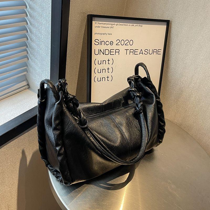 Autumn and Winter Fashion Large Capacity Big Bag for Women Versatile Underarm Bag Textured Crossbody Bag