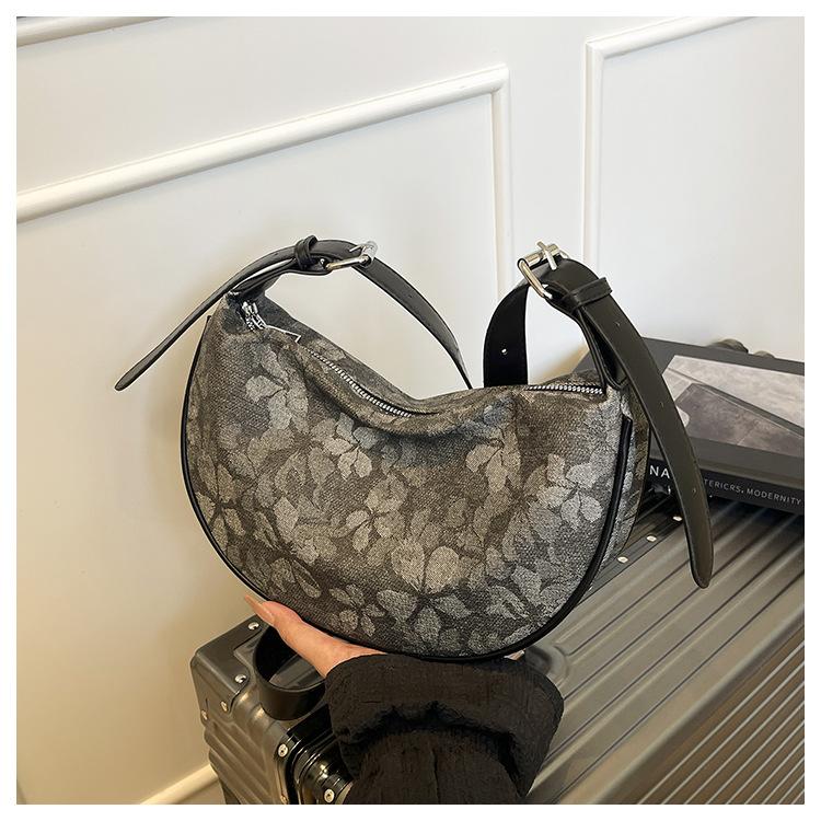 

Premium casual bag women s 2025 new texture solid color shoulder messenger bag versatile niche design crescent bag чёрный