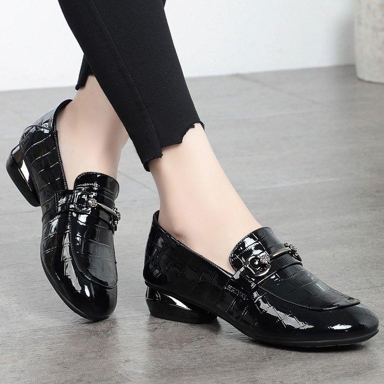 Patent Leather Loafers Spring 2025 New Low-heeled Small Leather Shoes Women's Soft-soled Soft-faced Flat-soled Single Shoes Popular Women's Shoes