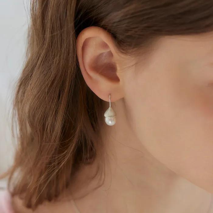 [925silver]Lamp pearl hook earrings