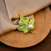 Fashion Green Three-Dimensional Leaf Brooch, Creative Plant Pearl Corsage Exquisite Pin Suit Accessories Women