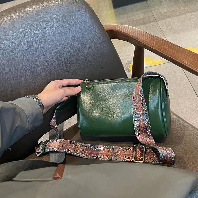This Small Handbag, A Women's Leather Pillow Bag, Is Fashionable, Retro and Versatile. It's A Summer Single-shoulder Crossbody Bag