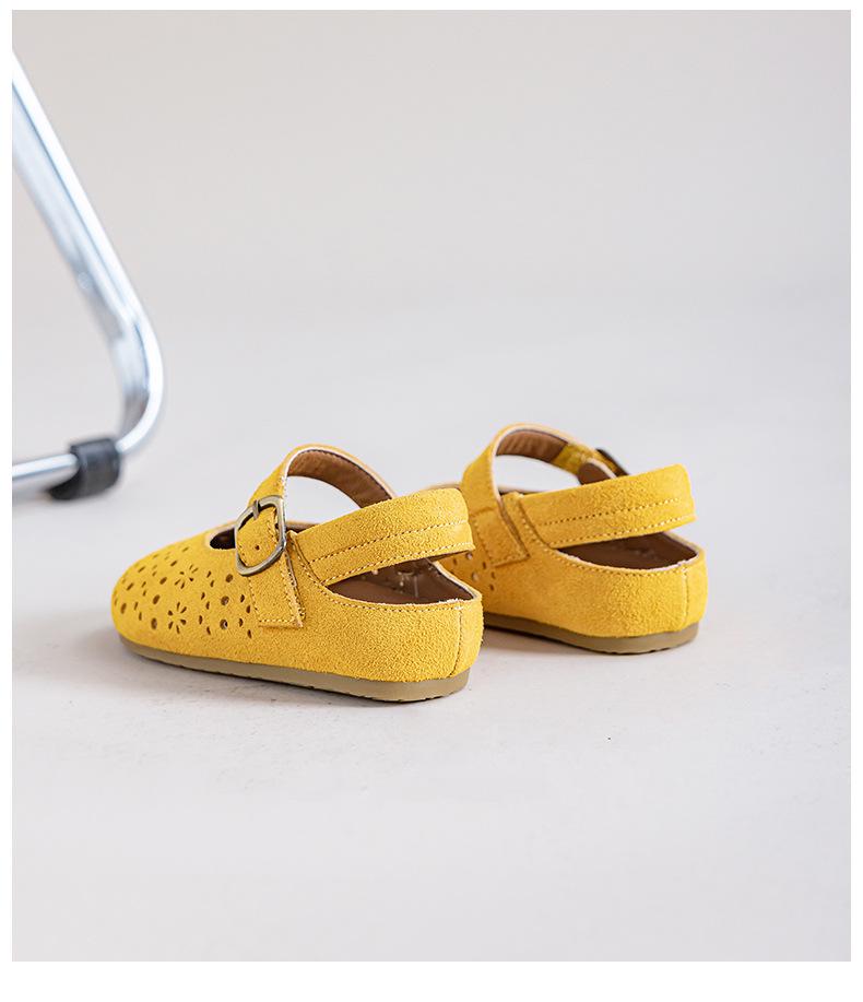 Girls' Breathable Princess Shoes - Soft-Soled, Closed-Toe, Hollow Design, Spring 2026 Edition.