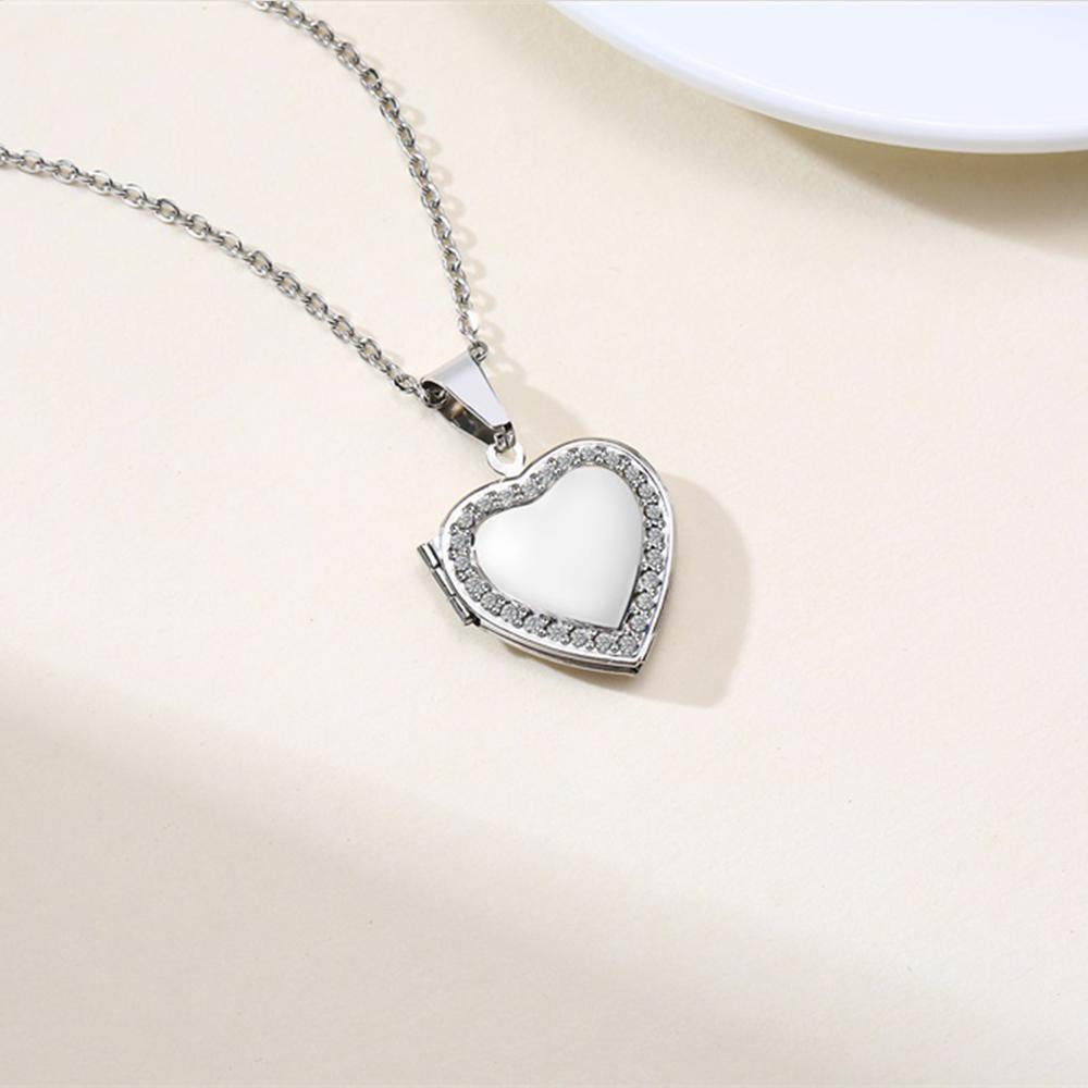 Silver Color Love Heart Photo Frame Pendant Necklace for Women Delicate Floral Oval Heart Locket Pendant  Family Love Collar