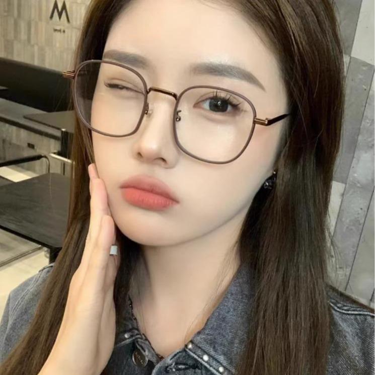 Chestnut Brown Anti-Blue Light Photochromic Lenses Eyeglasses with Advanced Skin-Whitening, Student Style, Myopia Correction