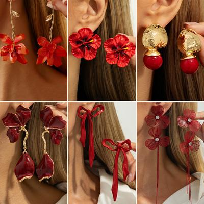 Retro Süß Und Cool Stil Metall Rote Schleife Steckerohrringe Damen, Design Gefühl Tropfendes Öl Dreidimensionale Blume Lange Ohrringe