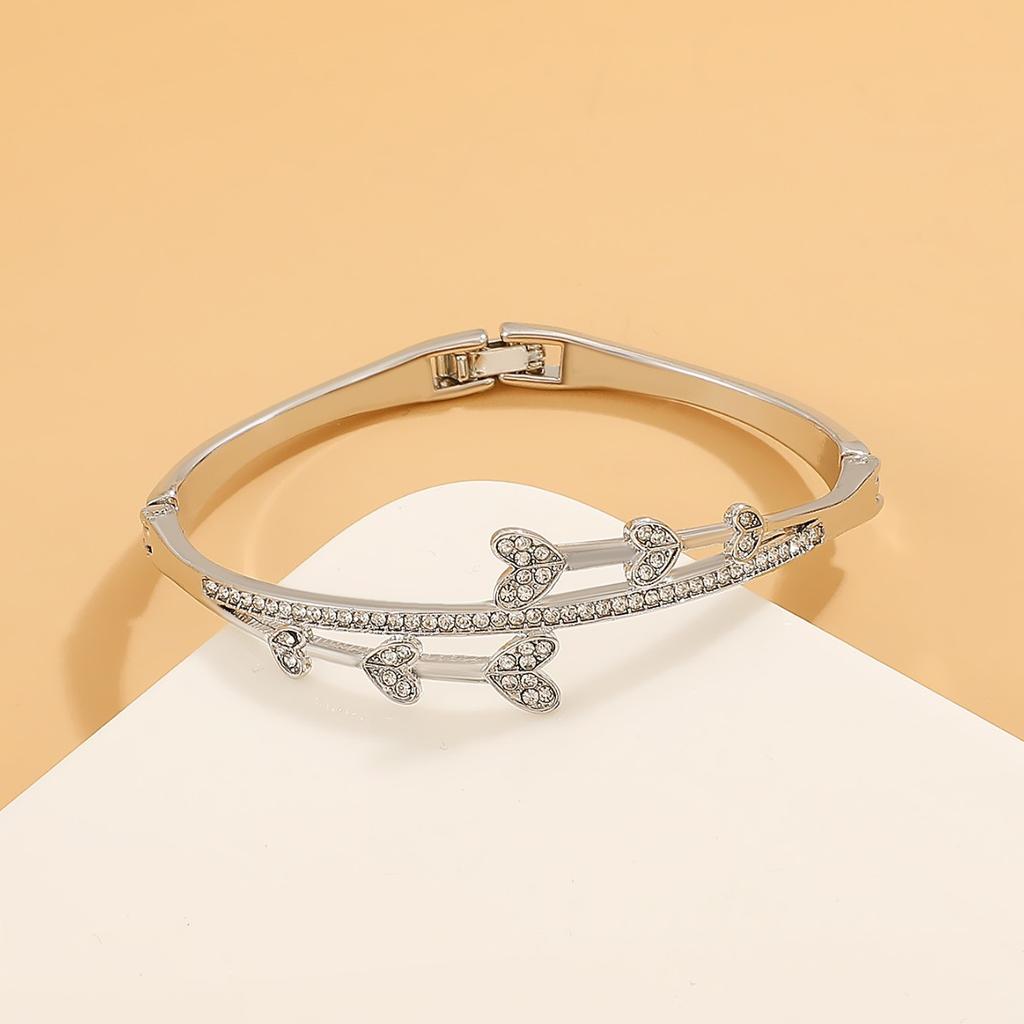 Bracciale versione coreana popolare per il pendolarismo quotidiano bracciale ad apertura a molla semplice bracciale femminile versatile alla moda personalizzato semplice