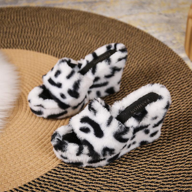 

Туфлі на танкетці Мао Мао 2025 осінь та зима нові тапочки з круглим носком жіночі сексуальні на високих підборах замшеві для зовнішньої торгівлі великого розміру однотонні тапочки 43