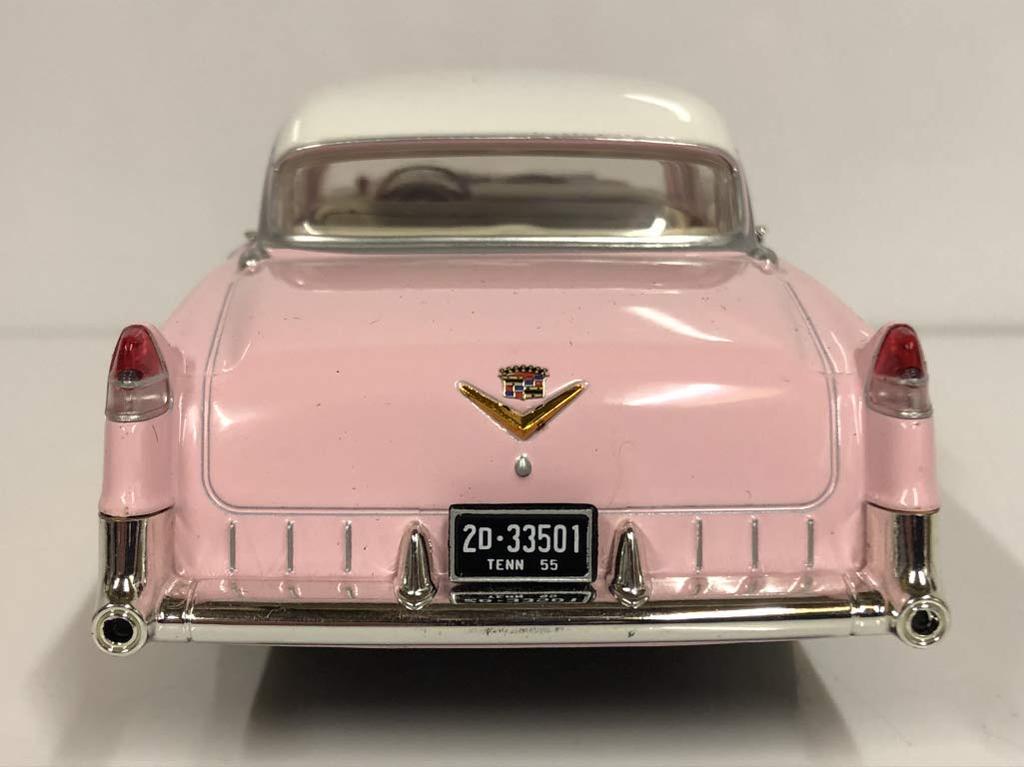 GREENLIGHT Elvis Presley 1955 Cadillac Fleetwood Series #84092 124 (1935-77) - 60"Pink Cadillac"