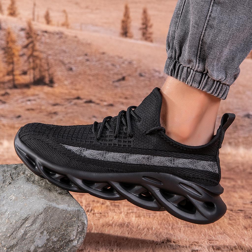 Fashion Luxury Black Men's Sneakers Summer Lightweight Men Shoes Mesh Breathable Shoes for Men Outdoor Platform Sports Running Shoes