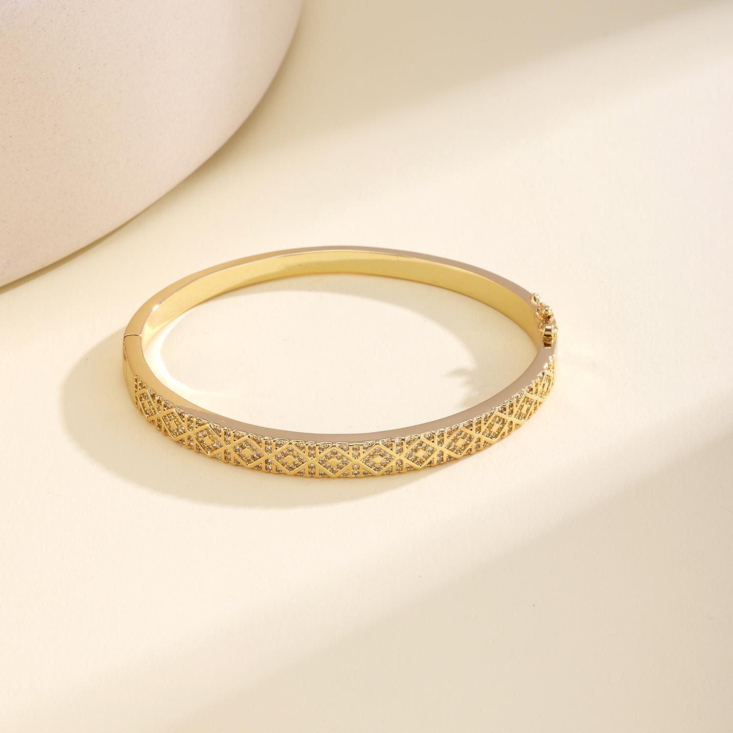 

Nidin New Fashion Vintage Geometric Bangle For Women Cubic Zirconia Inlaid Cuff Bracelet Light Luxury Jewelry Gift Party Wedding 56-58mm білий