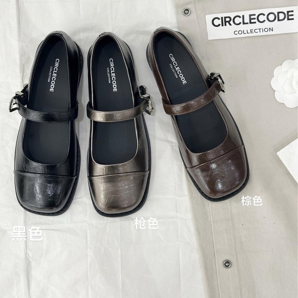 Retro Mary Jane shoes women's 2025 autumn new French versatile one-word buckle with low heel with skirt light mouth single shoes