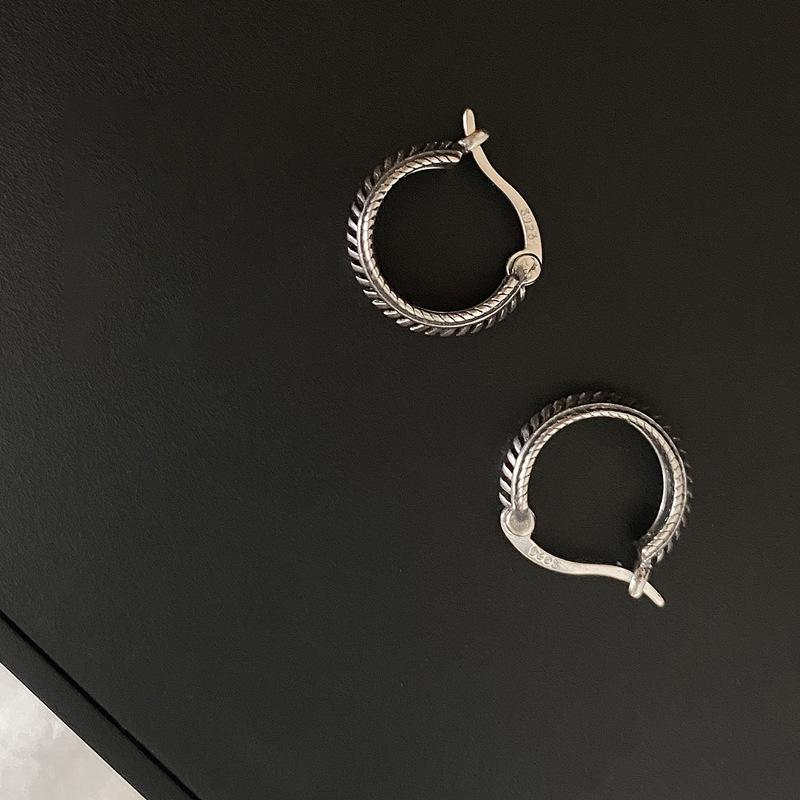 

Twist Ear Buckle Simple Court Earrings INS Retro Bloggers with The Same Earrings Female Trendy Gift Elegant Lady s Casual Accessories Classic Jewelry