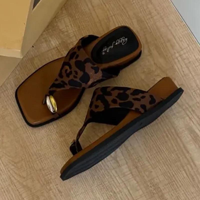 Mode Damen Hausschuhe Ballerinas Designer Schuhe Lässige Damen Sandalen Sommer 2025 Mode Strand Flip Flops Neu Leopard Mujer De Sandalias