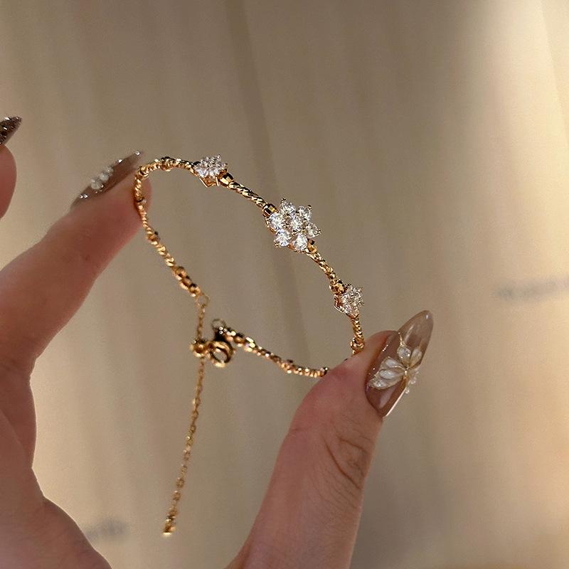 Романтичные Модные инкрустированные бриллиантами Снежинки Браслеты для женщин Легкая Роскошь браслеты Вечеринка Свадьба серебро