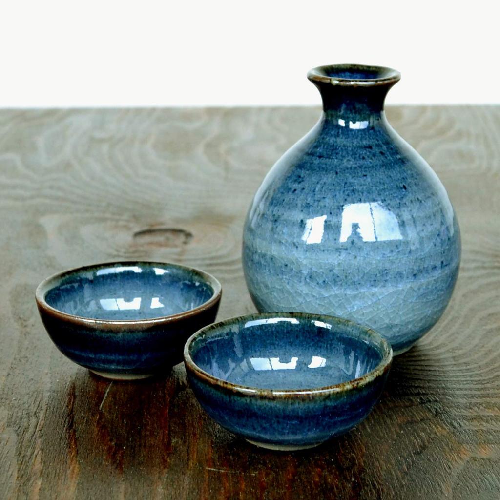 Denní džbánek na saké a zarážka Arita Indigo se zprávou Vyrobeno v Ideální pro dárkovou sadu pro otce, Sada, Nádobí, Modrá, Kartička, Japonsko, Den otců.