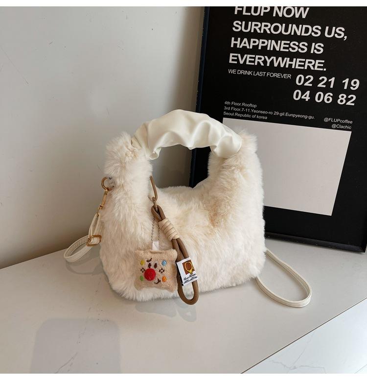 

Foreign plush small bag women s 2025 new fashion portable bucket bag Mori series fluffy shoulder messenger bag tide белый