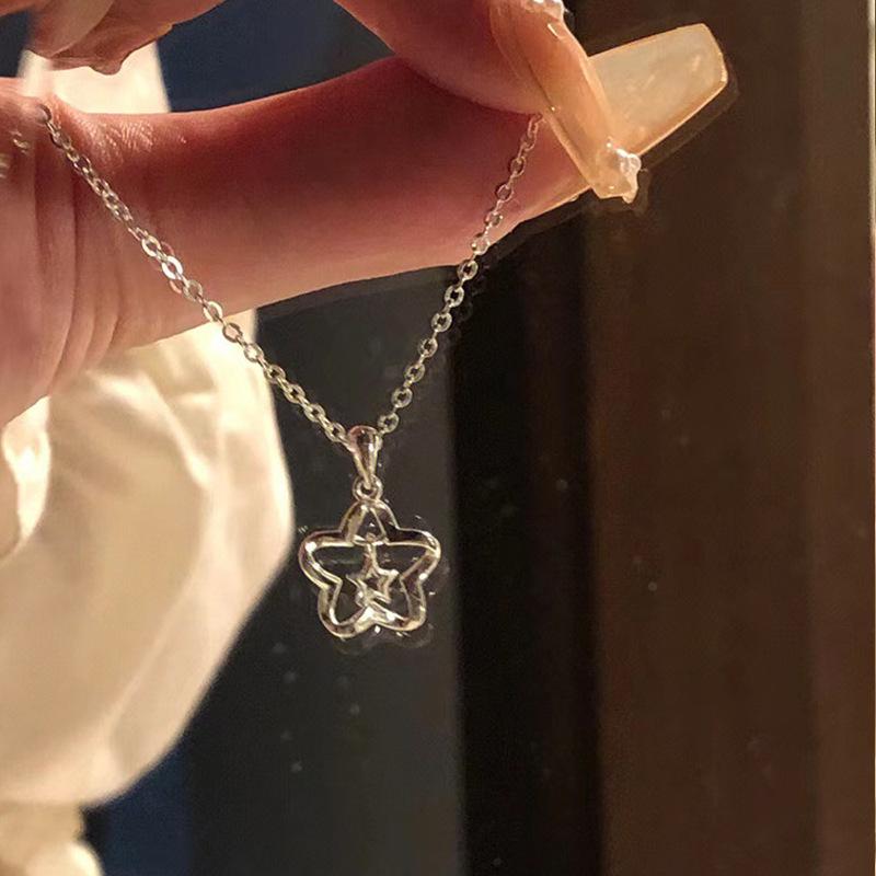 Xiaohongshu New Hollow Star Inlaid Necklace Light Luxury Niche Design Cold Wind Sweater Collarbone Neck Chain