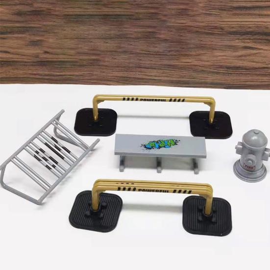 10 szt./zestaw Akcesoria do scenek na deskorolkę Kompaktowe Wykwintne Wykonanie Plastikowe Przeszkody do Fingerboardu Bariery Uliczne do Wewnątrz