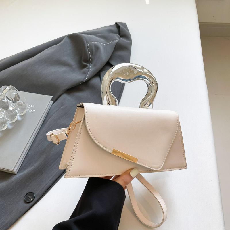 

Новая модная легкая роскошная однотонная высококлассная темпераментная универсальная нишевая портативная сумка через плечо белый