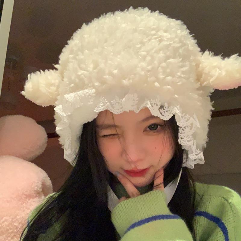 Sweet and Cute Girl Lamb Wool Woman, Warm In Autumn and Winter, Cold-proof, White Face, Lamb Ear Hat Woman