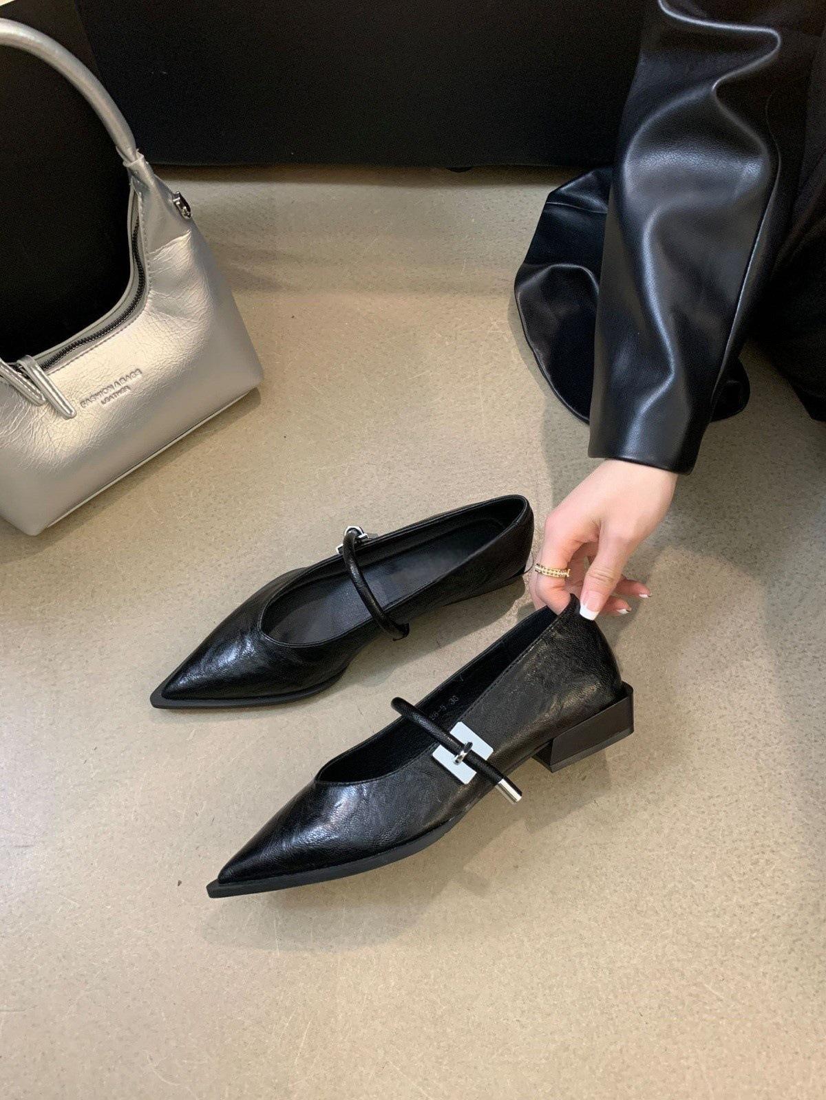 

Retro pointed single shoes women s metal buckle square heel with one word Korean version soft-soled shoes new versatile and beautiful square heel sin 35 чёрный