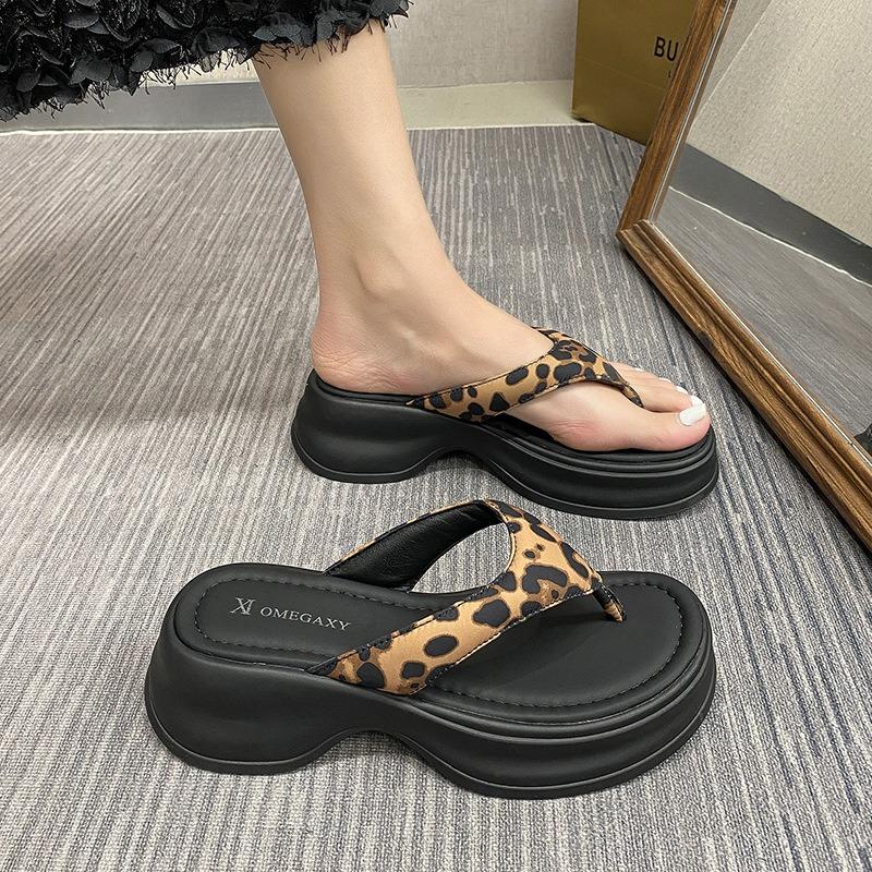 Flip-flops Summer Fashion Shoes for Women Small-sized Shoes Thick-soled Beach Flip-flops
