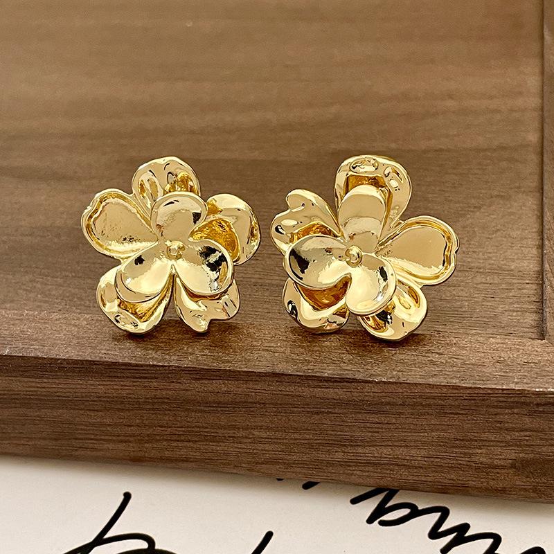 Trendy Golden Metal Flower Stud Earrings for Women Vintage Double Layer Petal Earrings Party Personality Zircon Accessories