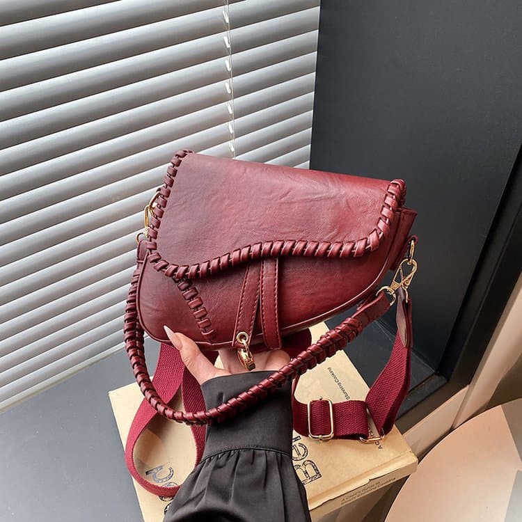 Retro-style Personalized One-shoulder Crossbody Armpit Bag