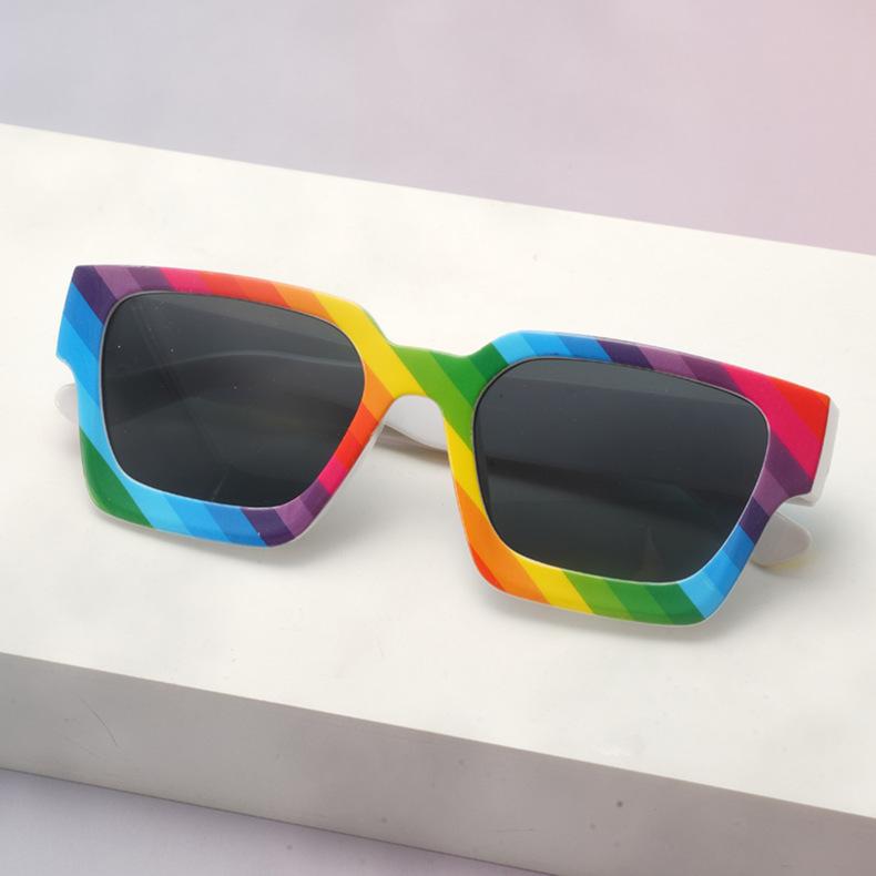 

2026 Bold Square Sunglasses Multiple Color Options Transparent Jelly Frame Eyewear for All Genders and Summer Outfits KJ181