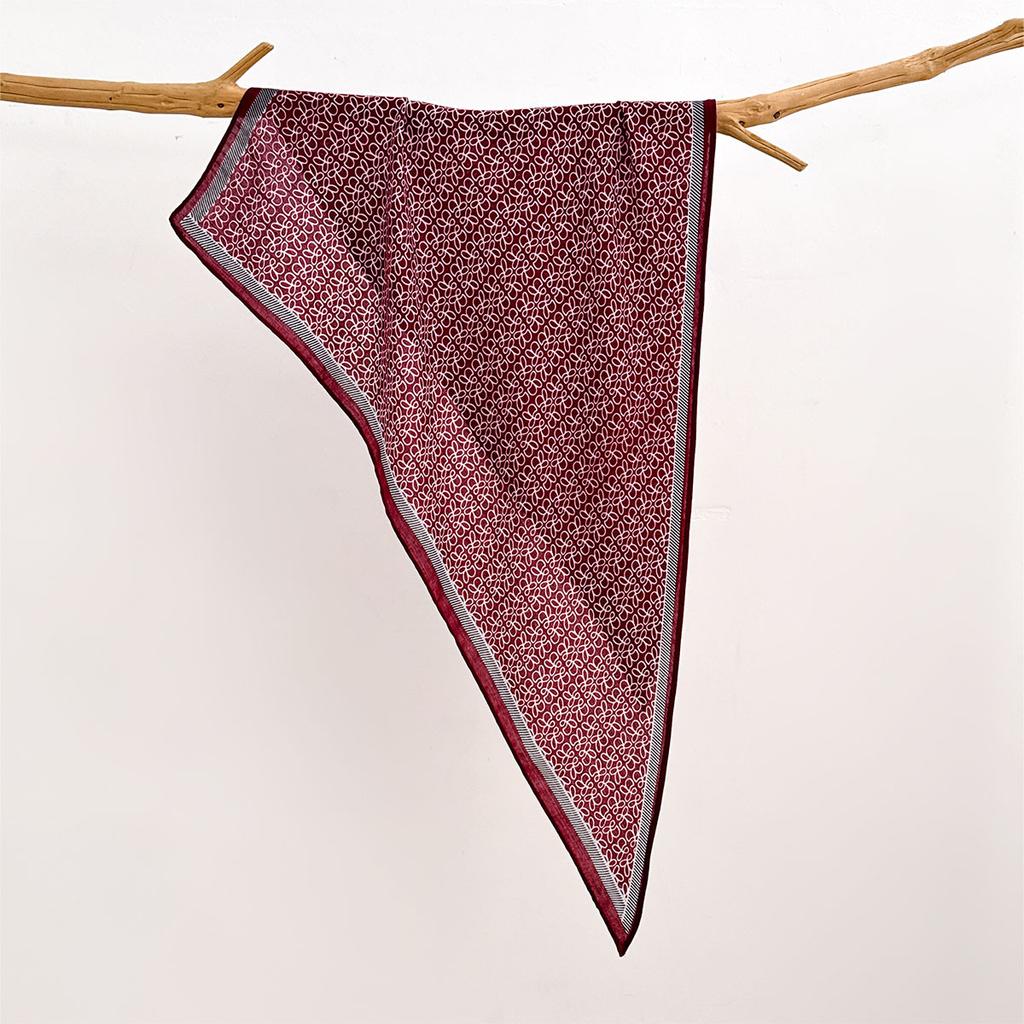 Retro Cotton and Linen Feel Triangular Silk Scarf Women's Four-season Versatile Neck Protection Scarf Headscarf Commuting Accessories Scarf