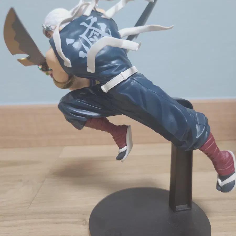 

Я продаю фигурки Узуи Тенгена из Demon Slayer