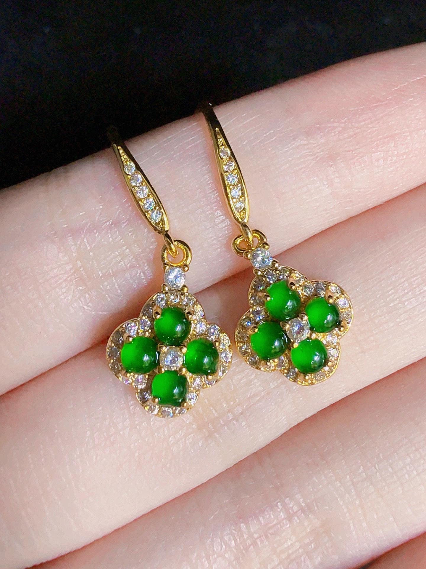 

A-Grade Jade Green Egg-shaped Stud Earrings - Light Luxury Retro Style Women s Earrings, Hot Seller. 4mm Stone